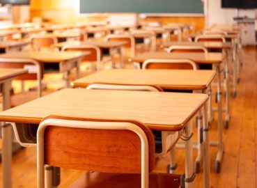 Cara Menggunakan Laser Pointer untuk Menarik Perhatian Siswa dalam Presentasi Edukasi