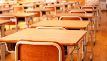 Cara Menggunakan Laser Pointer untuk Menarik Perhatian Siswa dalam Presentasi Edukasi